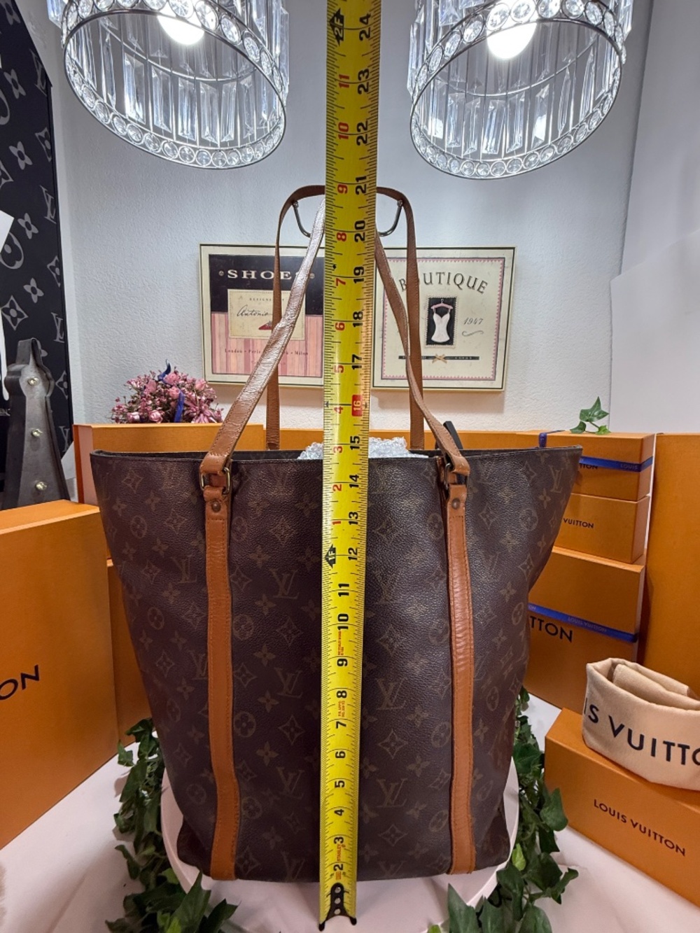 LOUIS VUITTON HUGE MONOGRAM TOTE! - Picture 7 of 17